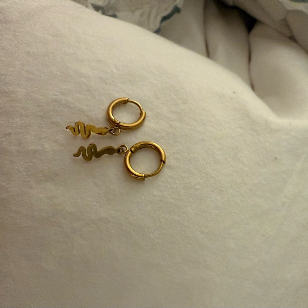 Ellie Vail serpant huggie hoops